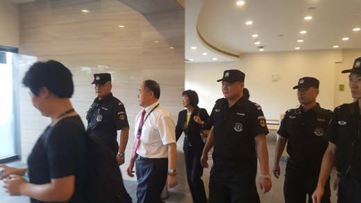 聽黨指揮，認真落實治安防范措施